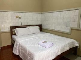 Flamboyan Homestay 1 Dieng Syariah RedPartner，位于Garung的酒店
