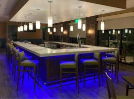 HOLIDAY INN, 2950 PEA SOUP ANDERSON BLVD, SELMA, CA, 93662-3379，位于Selma的酒店
