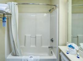 MICROTEL INN & SUITES, 9700 US HIGHWAY 441, LEESBURG, FL, 34788-3917，位于利斯堡的酒店