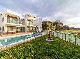 Outstanding Villa with Private Pool Surrounded by Nature in Alanya, Antalya，位于卡吉柯克的酒店