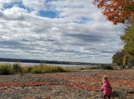 Le temps d'une île (Maison) - Vue sur le fleuve，位于Saint-Laurent-de-l'ile d'Orleans的海滩短租房