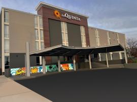 La Quinta Inn & Suites by Wyndham Tulsa Downtown - Route 66，位于塔尔萨Downtown Tulsa的酒店