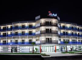 S酒店，位于圣焦万尼泰亚蒂诺阿布鲁佐国际机场 - PSR附近的酒店