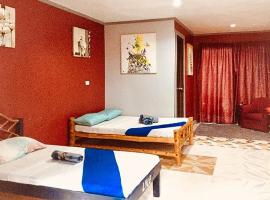 RedDoorz @ Thomasville Inland Resort Brgy. 2，位于Hinoba-an的酒店