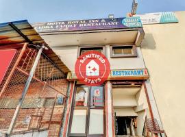 OYO Flagship 85786 Hotel Royal Inn，位于占西的酒店