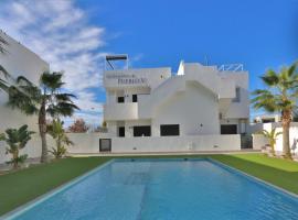 Luxe appartement met 2 badkamers / zee / zwembad，位于洛帕莞的酒店