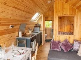 Beinn A Ghlo Luxury Glamping Pod with Hot Tub & Pet Friendly at Pitilie Pods