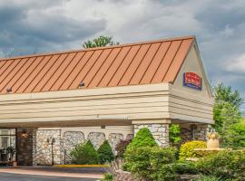 FairBridge Inn & Suites Poconos，位于斯特劳兹堡的酒店