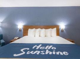 DAYS INN APOPKA, 228 W MAIN ST, APOPKA, FL, 32703-5184，位于奥兰多的酒店