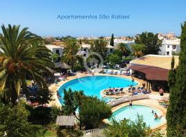 Apartamentos São Rafael - Albufeira, Algarve，位于阿尔布费拉圣拉斐尔海滩附近的酒店