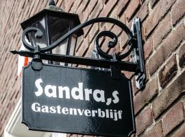 Sandra’s Gastenverblijf，位于东福尔讷的酒店