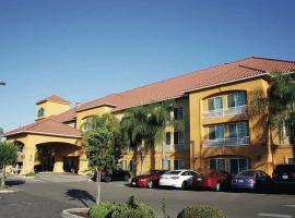 LA QUINTA 6144, 190 N 10TH STREET, FOWLER, CA, 93625，位于Fowler的酒店