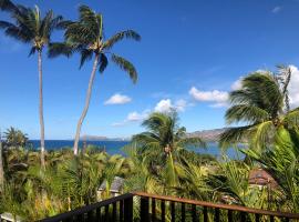 Home with Sweeping Views, Pool & Yard，位于檀香山的酒店