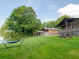 Mountain Lake Cottages，位于Westmore的酒店