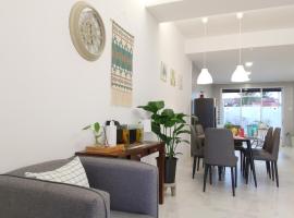 Merdeka One Homestay 8pax 4Rooms，位于诗巫的乡村别墅