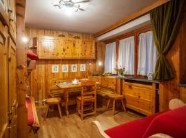 Casa-chalet, in centro a Courmayeur!，位于库马约尔的酒店