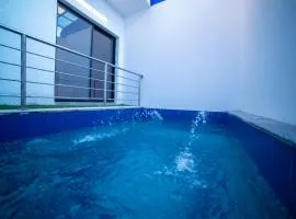 شاليهات الماسية الأولى