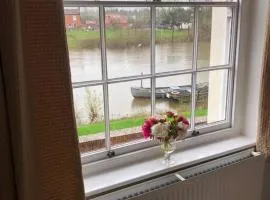 Beautiful riverfront cosy one bedroom apartment