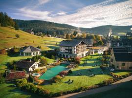 Wellness & Genuss Resort - Engel Obertal，位于拜尔斯布龙的Spa酒店