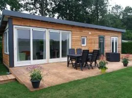 Luxe bungalow op rustig vakantiepark.