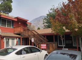 RIVERVIEW LODGE, 2 SIRRETTA ST, KERNVILLE, CA, 93238，位于克恩维尔的酒店