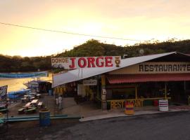 Hotel Sierpe River- Oleaje Sereno，位于Sierpe的酒店