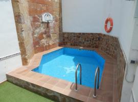 La Casilla: casa con piscina en centro histórico，位于乌贝达的度假屋