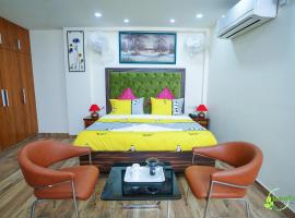 Lime Tree Hotel Near 32nd Avenue Sector 29 Gurgaon，位于古尔冈的酒店