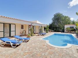 Algarve Country Villa With Pool by Homing，位于圣巴巴拉-迪内希的酒店