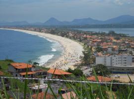 Apartamento 2 quartos 2 banheiros frente praia，位于马里卡的酒店