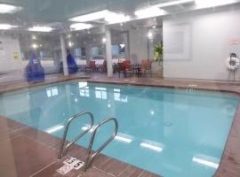 HOLIDAY INN EXPRESS, 380 COMMERCIAL CT, VENICE, FL, 34292-1647，位于威尼斯的酒店