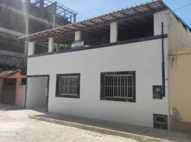 Casa de 04 quartos à 50 metros da praia central de Marataizes，位于马拉塔伊济斯的酒店