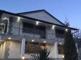Dili Angeles Guest House，位于Bzovan的酒店
