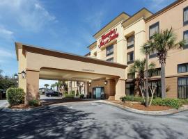 HAMPTON INN & SUITES, 7710 NAVARRE PKWY, NAVARRE, FL, 32566-7583，位于纳瓦拉的酒店