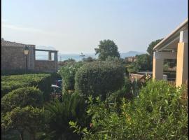 Baia Caddinas casa con vista mare Golfo Aranci，位于阿兰奇湾城的酒店