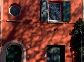 La casetta rossa，位于里米尼里米尼会议中心附近的酒店