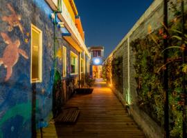 Del Barcito Hostel and Suites，位于埃斯特角城的酒店