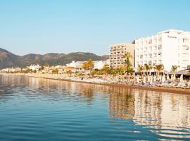 The Beachfront Hotel Adult Only 16 Plus，位于马尔马里斯的酒店
