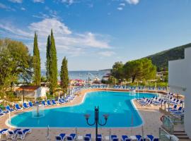 MASLINICA Mimosa Lido Palace Hotel，位于拉巴克的酒店