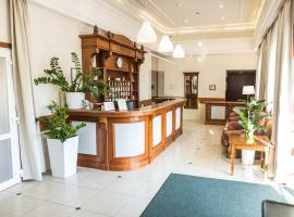 Hotel Villa Riviera，位于热舒夫的酒店