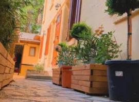 RENT APPART - La Garenne Colombes，位于拉加雷讷科隆布的酒店
