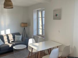 Lamballe plein centre, superbe appartement 1er étage，位于朗巴勒的公寓