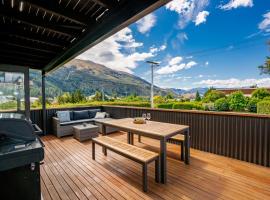 Views on Parry - Lake Hāwea Holiday Home，位于哈威亚湖的度假短租房