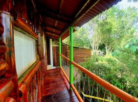 Room in Lodge - Family Cabin With River View，位于Risaralda的住宿加早餐旅馆