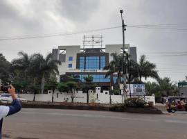 Grand Sarovar Portico, Latur，位于Latur的酒店
