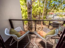 MARGARET FOREST RETREAT Apartment 129 - Located within Margaret Forest, in the heart of the town centre of Margaret River, spa apartment!，位于玛格丽特河的海滩酒店