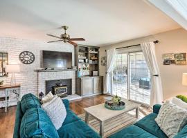 1 Mi to Main Street Sutter Creek Poolside Oasis!，位于Sutter Creek的酒店