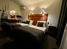 Hotel "Księżyc" w Świebodzicach，位于希维博济采的酒店