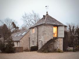 High Cogges Farm Holiday Cottages - The Granary，位于威特尼的酒店