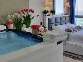 Royal suite with sea view- private jaccuzi-Also suitable for orthodox people，位于内坦亚的酒店